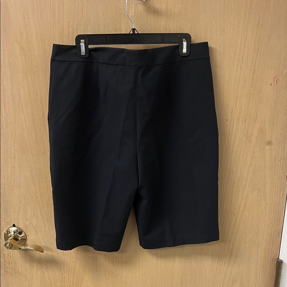 Lafayette 148 New York Black Women's Bermudas - Picture 3 of 3